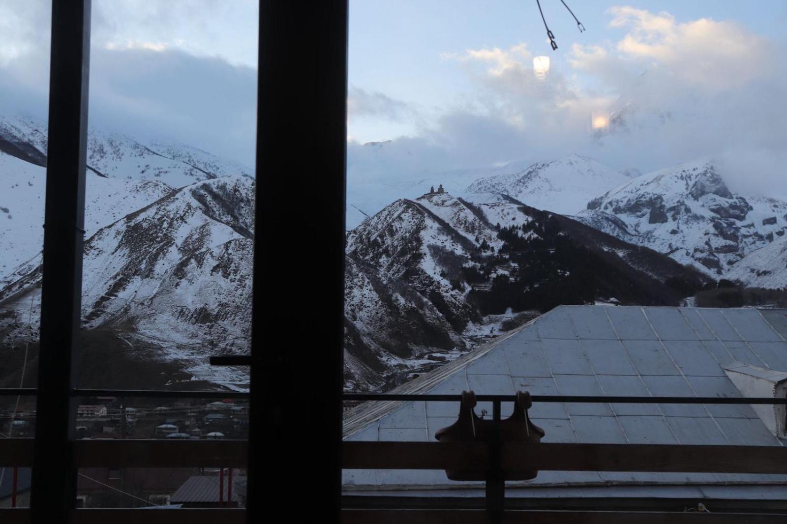 Guesthouse Relax In Kazbegi Exteriör bild