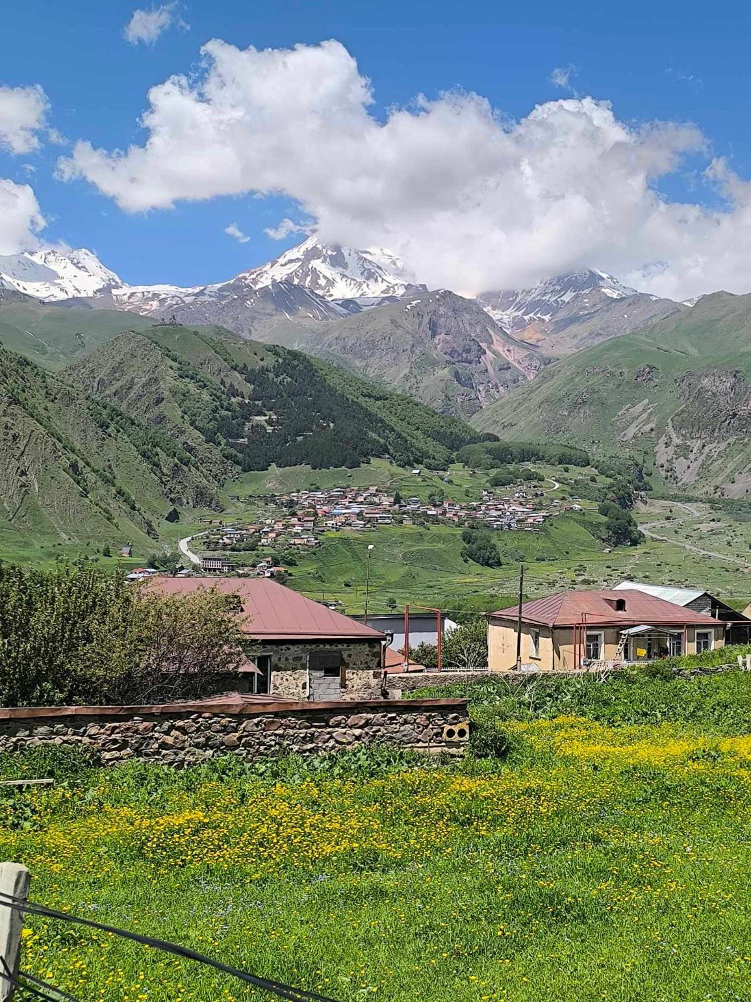 Guesthouse Relax In Kazbegi Exteriör bild