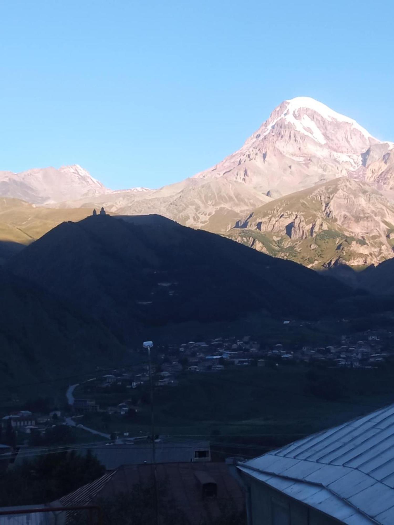 Guesthouse Relax In Kazbegi Exteriör bild