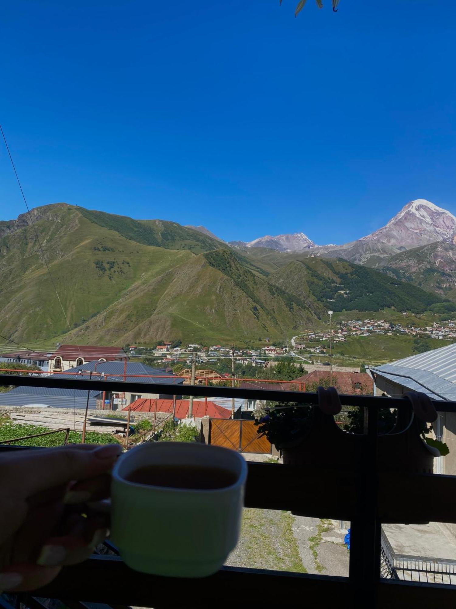 Guesthouse Relax In Kazbegi Exteriör bild